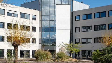 Impressie hoe het gebouw eruit komt te zien; met 4 verdiepingen